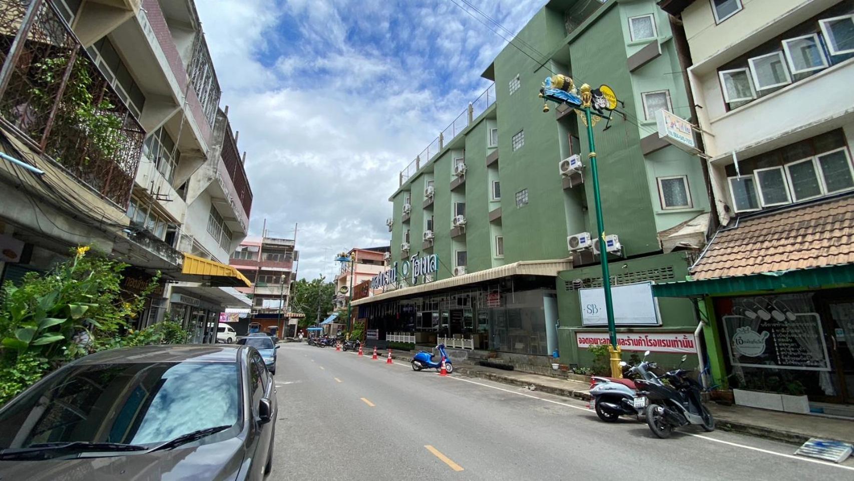 Alongkorn Hotel By Sb Samut Songkhram Екстер'єр фото