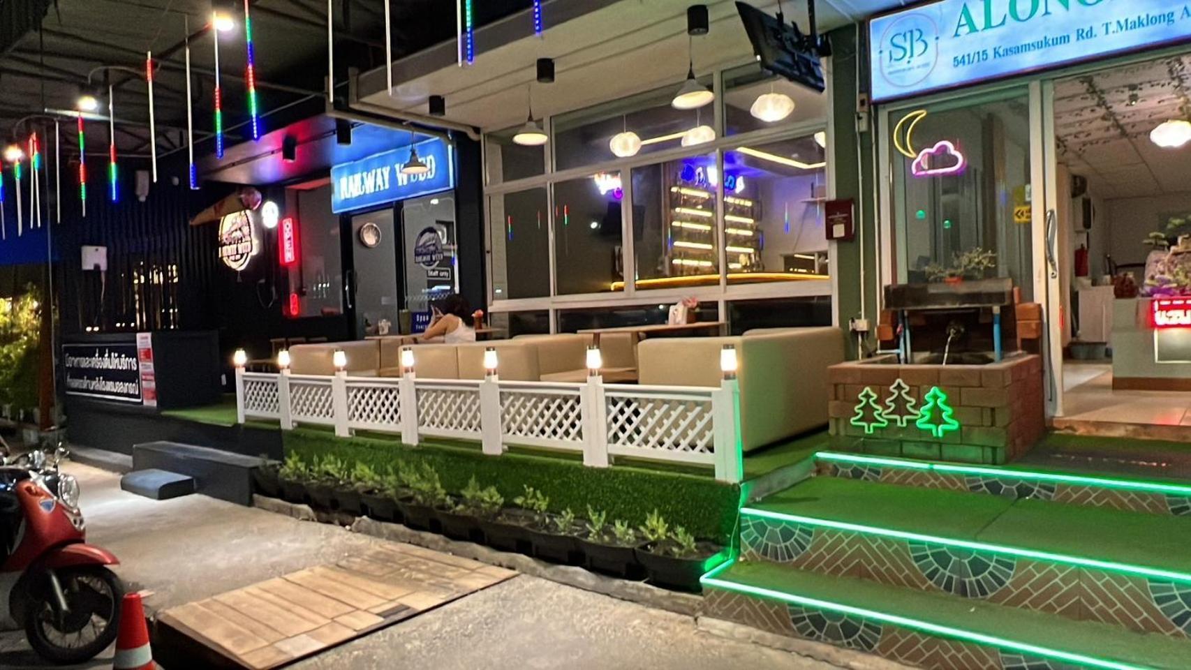 Alongkorn Hotel By Sb Samut Songkhram Екстер'єр фото