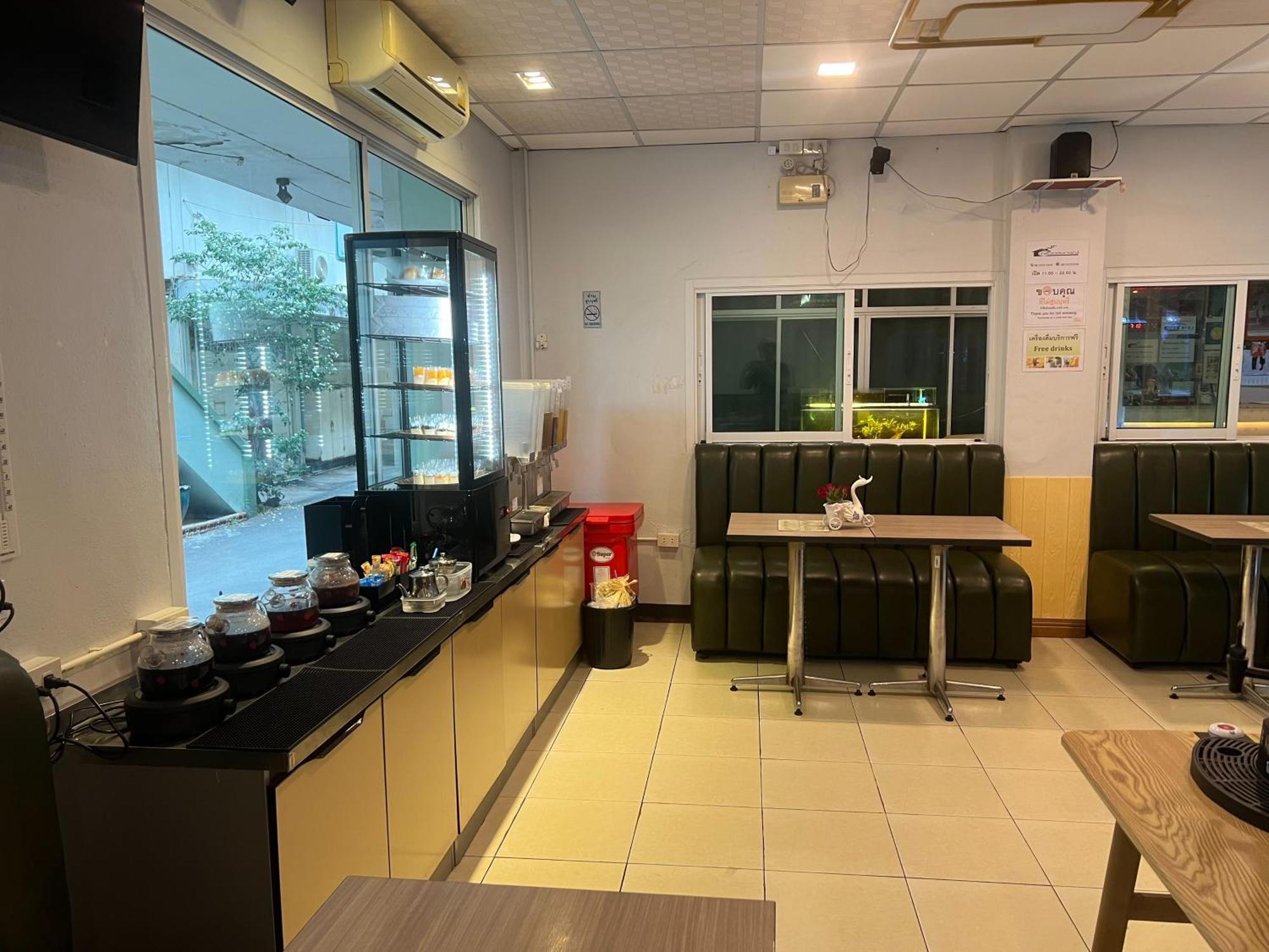 Alongkorn Hotel By Sb Samut Songkhram Екстер'єр фото